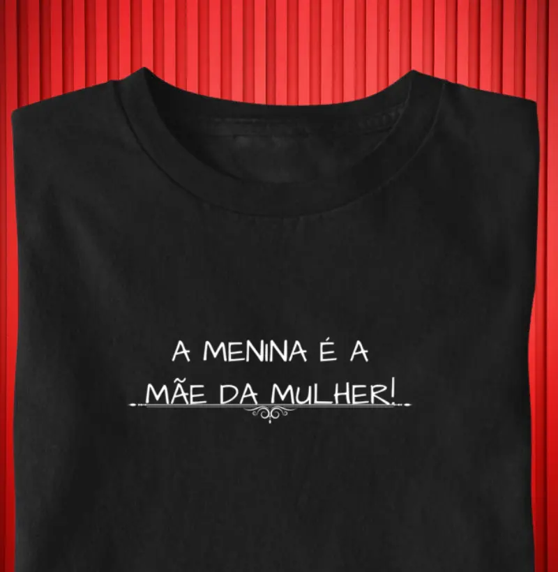 A menina é a mãe da mulher