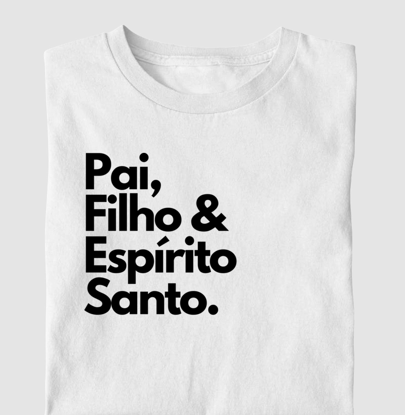 Camiseta cristã marca Eterno King com frases de fé "Pai, filho & Espírito Santo" em letras pretas