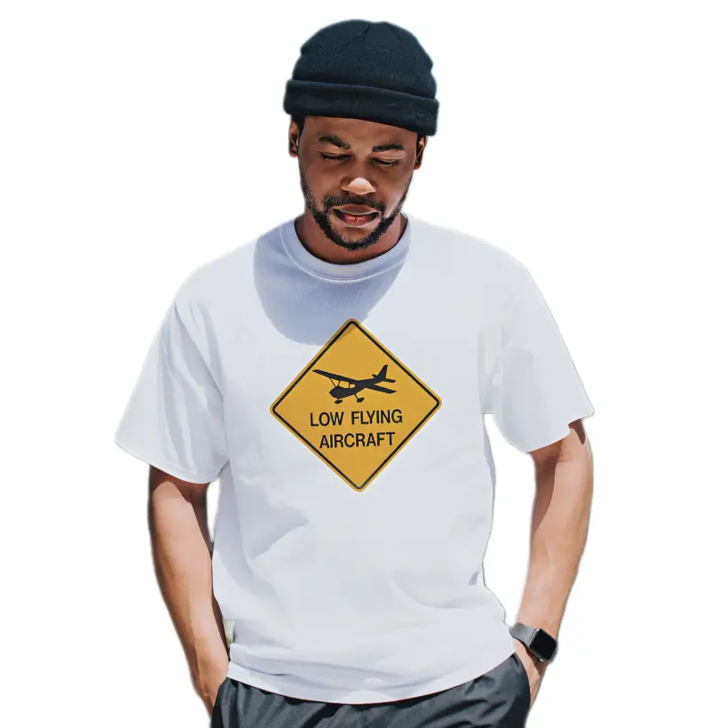 Camiseta Básica Aeronave Voando Baixo