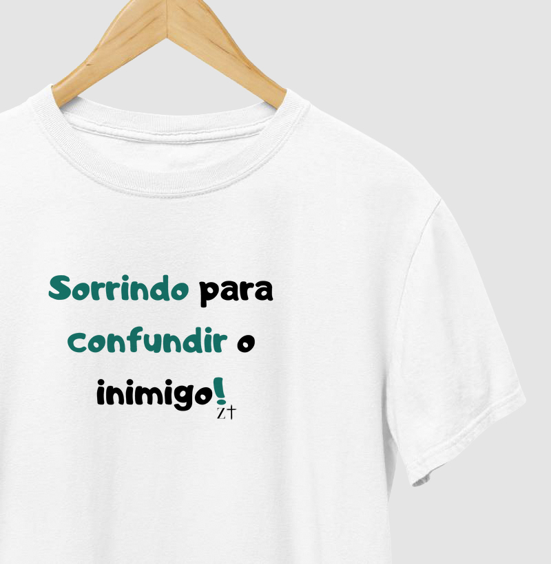 Sorrindo para confundir o inimigo!