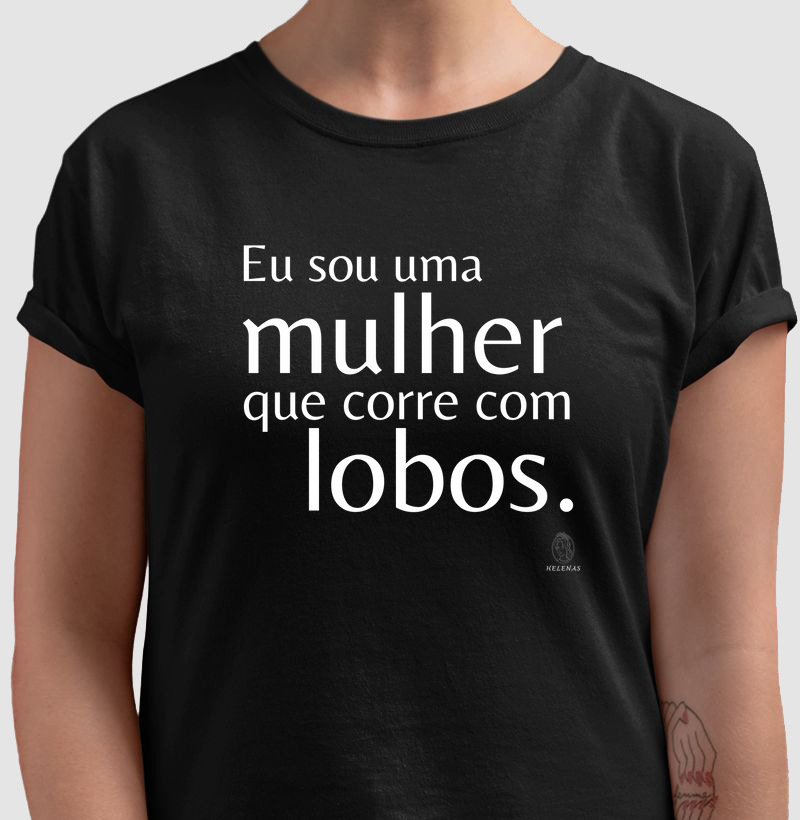 Camiseta personalizada Helenas Eu sou uma mulher que corre com lobos