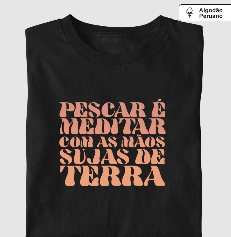 Pescar é meditar com as mãos sujas de terra.