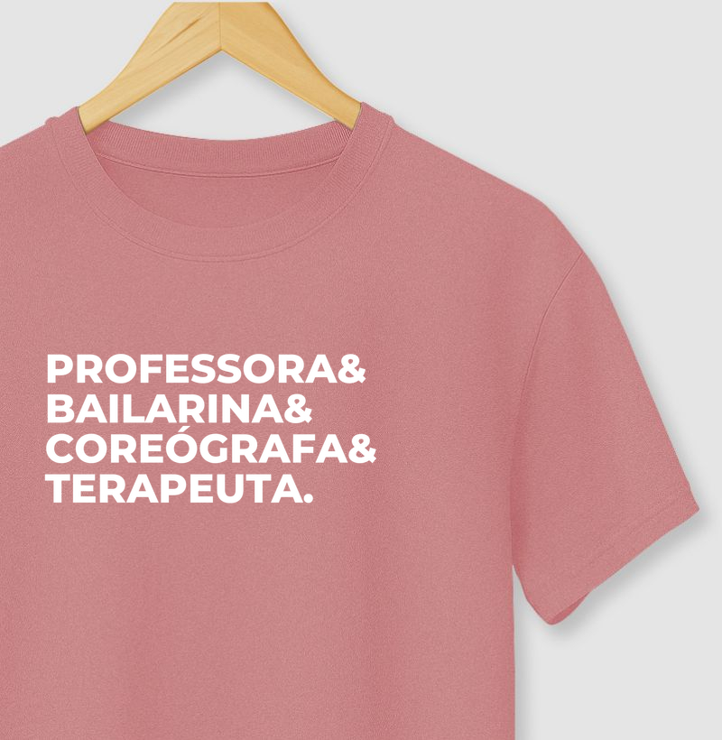 Professora, bailarina, coreógrafa e terapeuta.