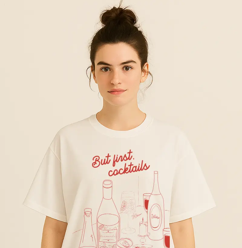Camiseta Oversized But First Cocktails