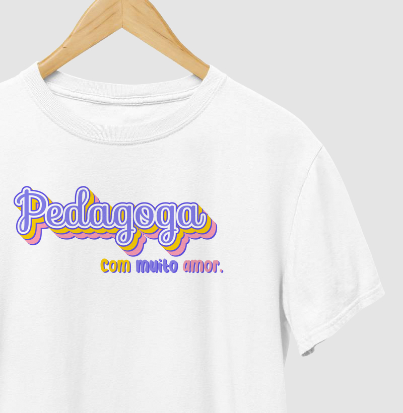 Pedagoga, com muito amor.