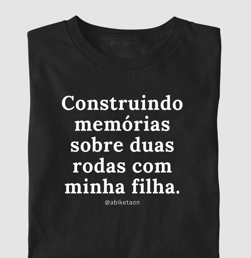 Construindo memórias sobre duas rodas com minha filha.