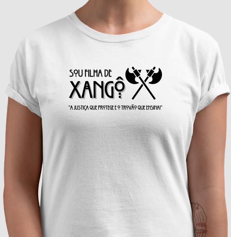 Camiseta Filha Xangô e Justiça Sombreado Branca Feminina