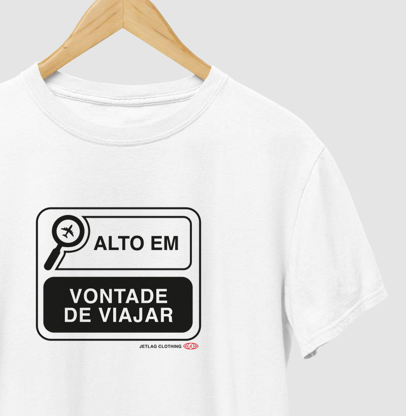 Alto em vontade de viajar