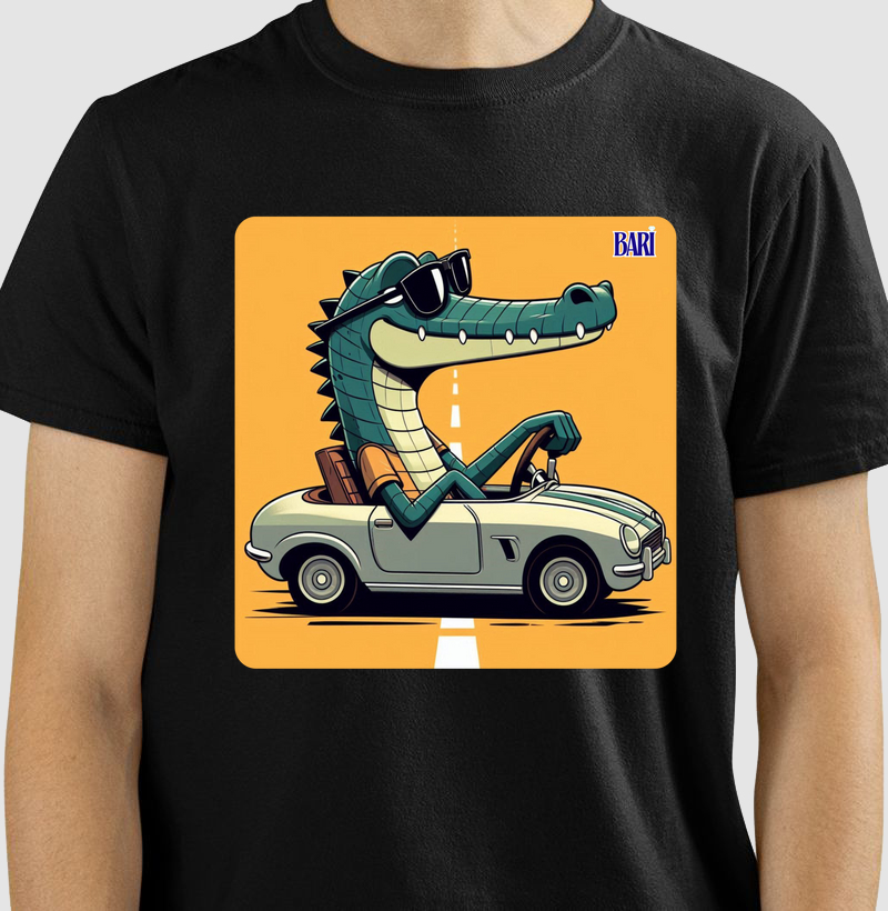 Camiseta com Estampa de Crocodilo Dirigindo Conversível