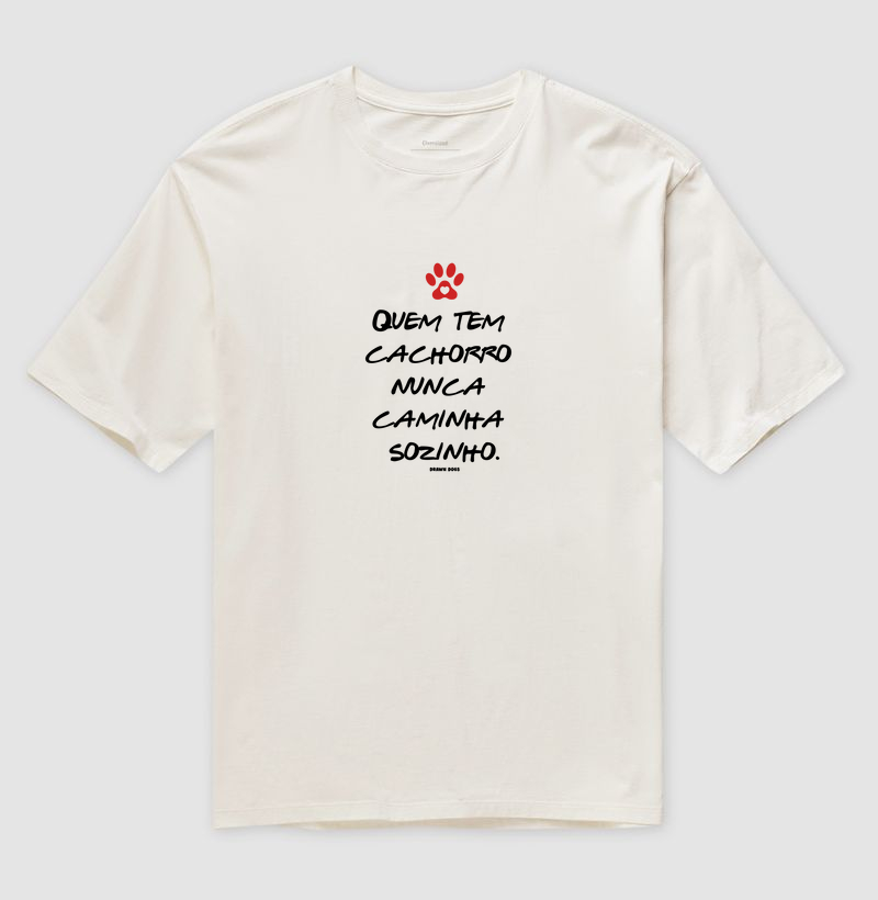 Quem tem cachorro nunca caminha sozinho
