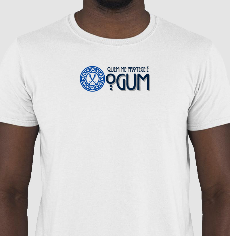 Camiseta Quem me Protege é Ogum Sombreada Branca Masc.