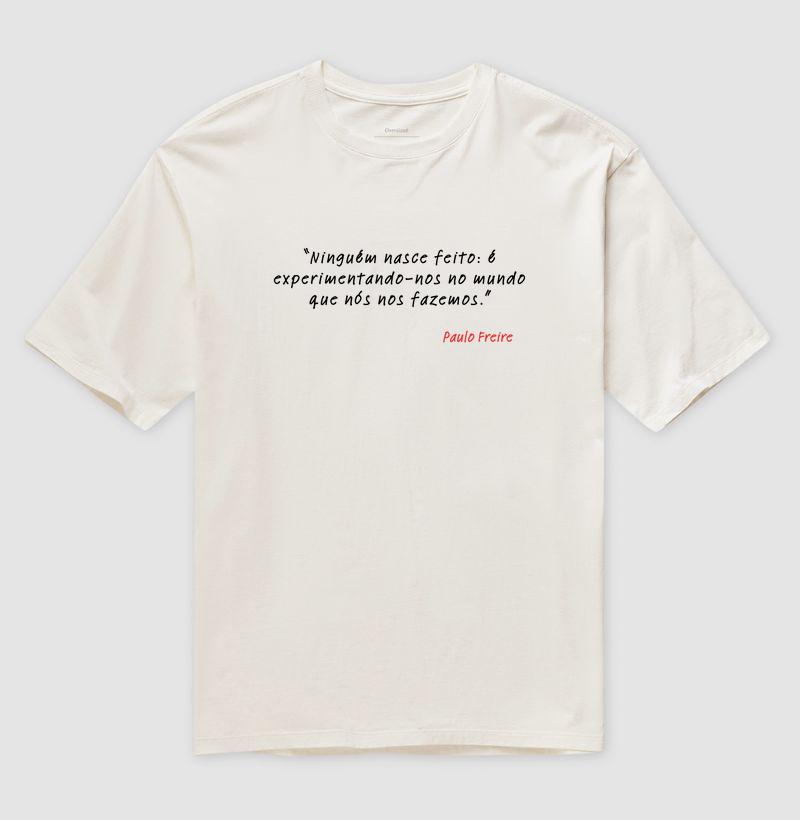 Camiseta Oversized Paulo Freire Ninguém Nasce Feito