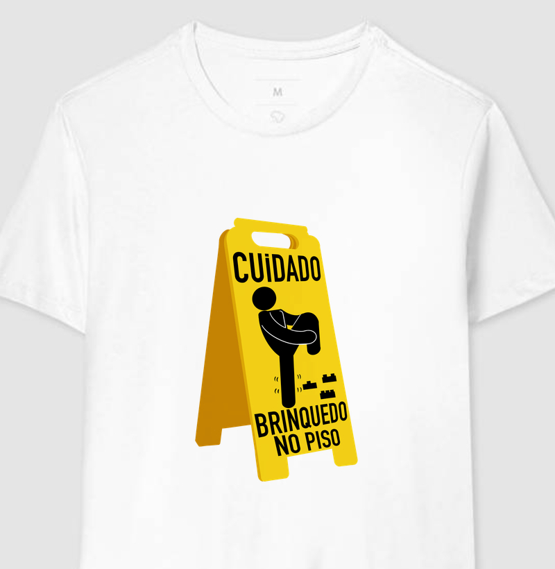 Cuidado brinquedo no piso