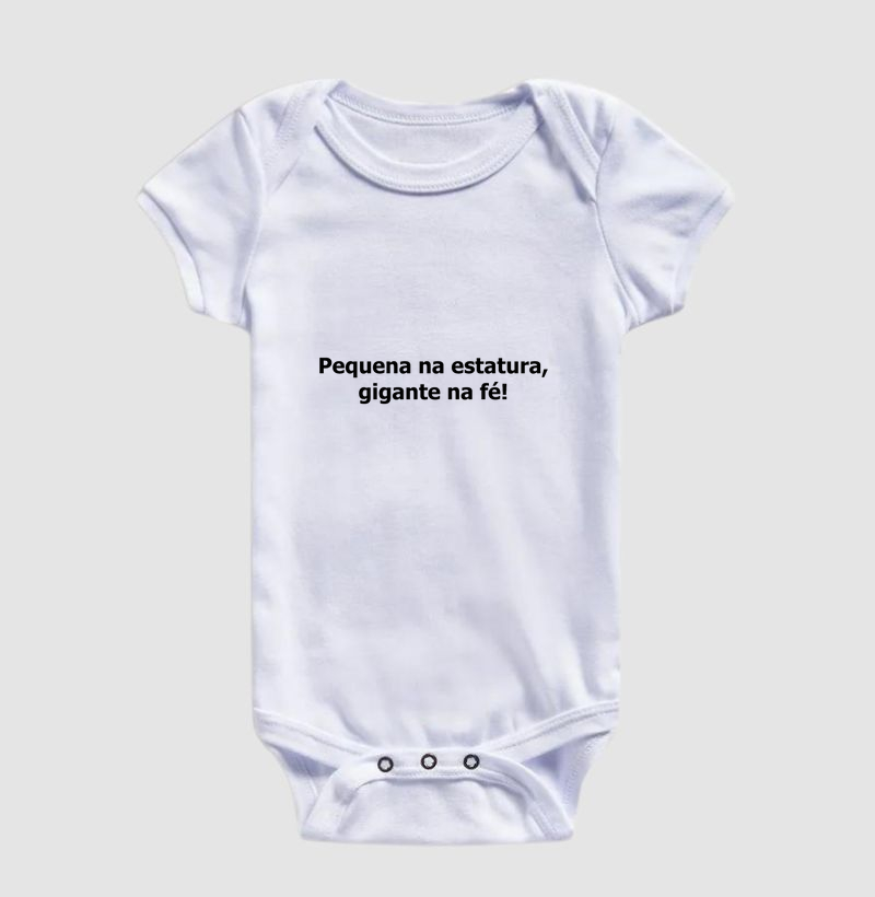 Pequena na estatura