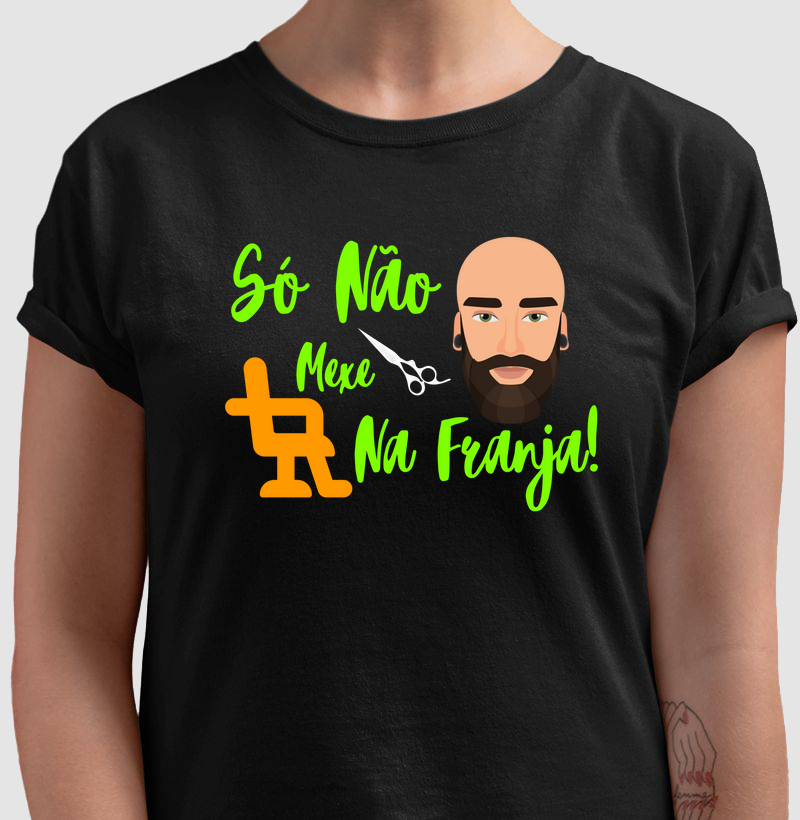 Camiseta Estampada para Barbeiros – "Só Não Mexe na Franja" com Sátira Divertida'' FRASE ESCRITA NA COR VERDE.