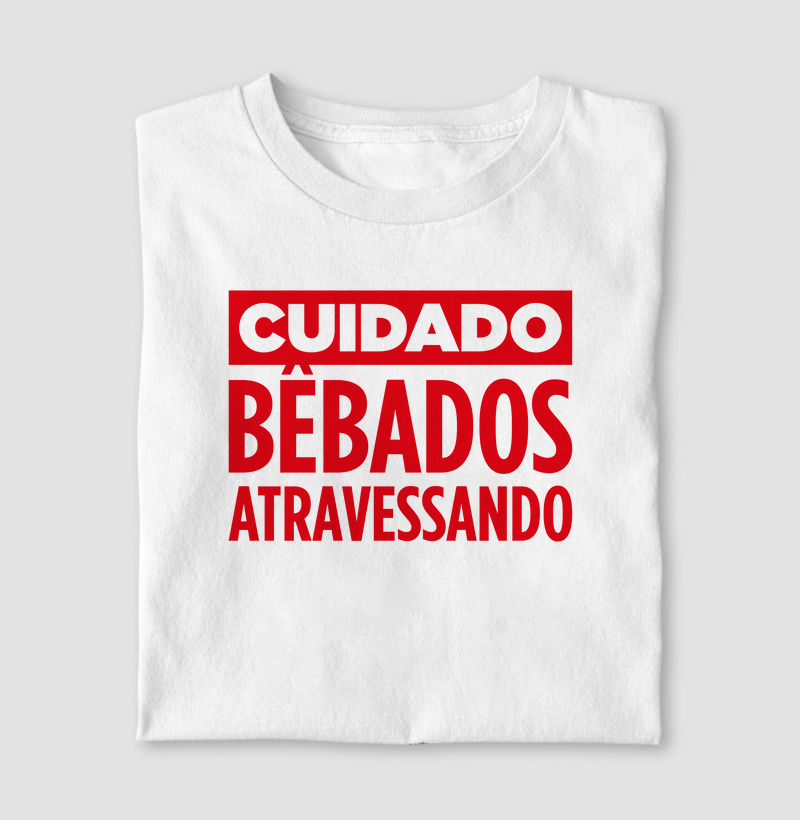Camiseta Cuidado! Bêbadosatravessando.