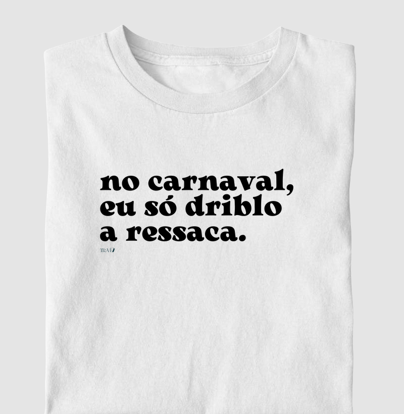 No carnaval, eu só driblo a ressaca.