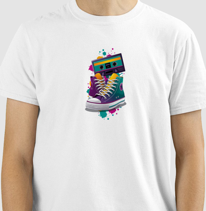 Camiseta K7 & Tênis — Soundtrack 80/90 | Posto80