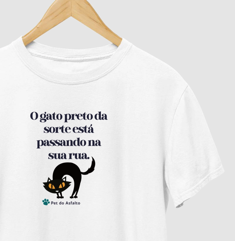 O gato preto da sorte está passando na sua rua. II
