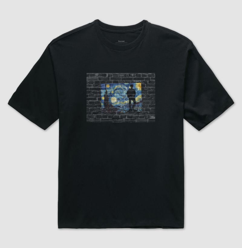 Camiseta Oversized  a noite estrelada no muro