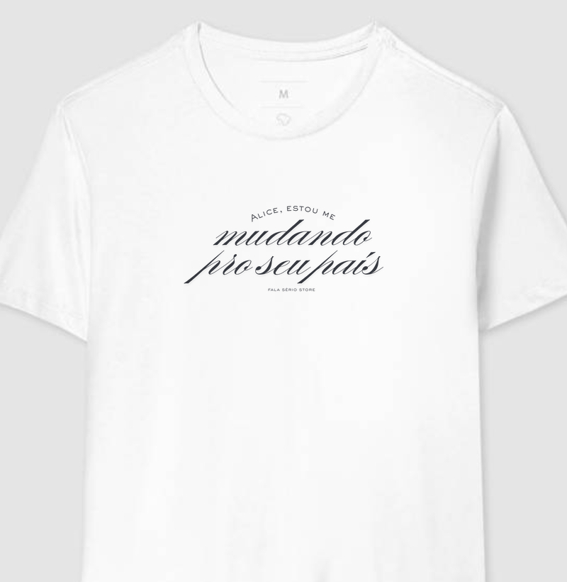Camiseta Alice, estou me mudando pro seu país – Fala Sério Store