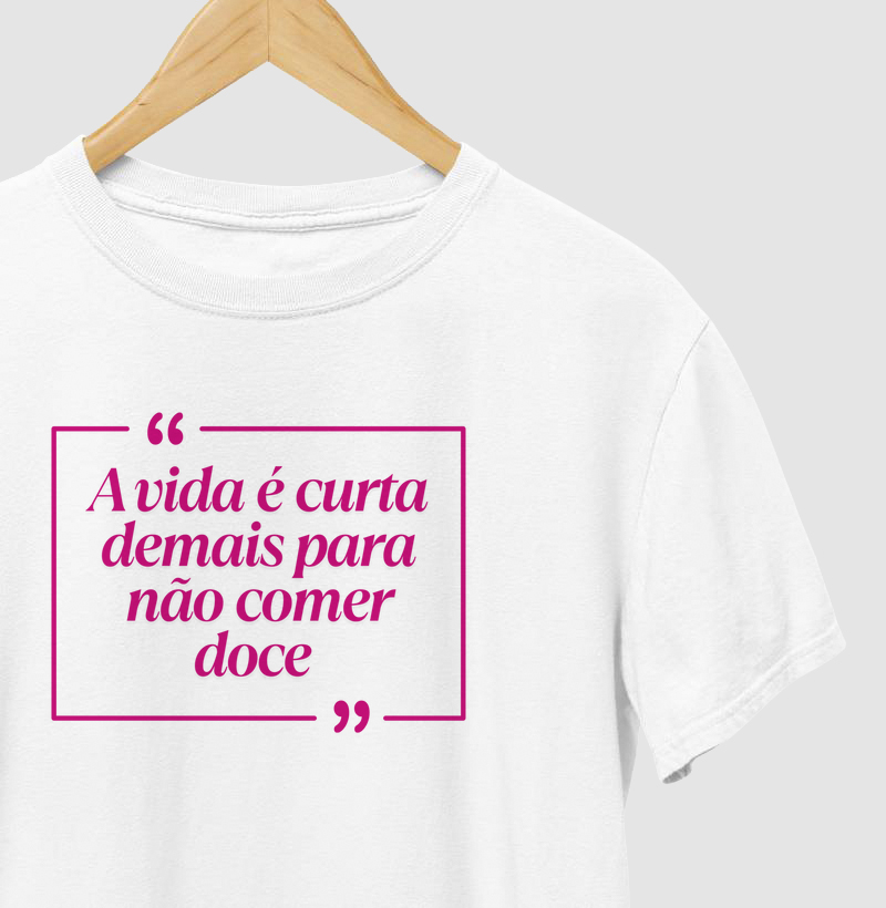 T-shirt a vida é curta demais para não comer doce