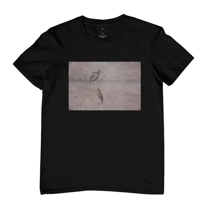 Camiseta folhas e concreto