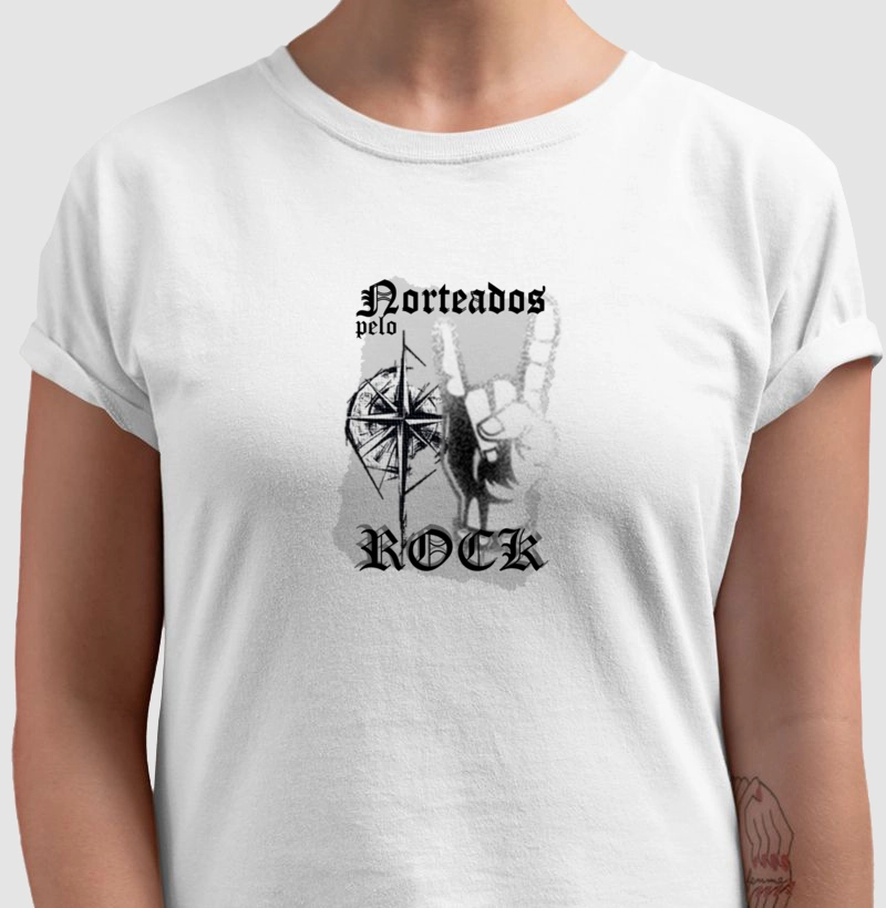 camiseta saudação do rock e bussola