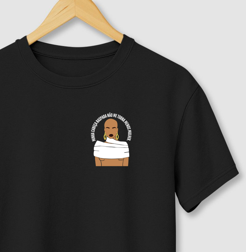 Minha cabeça raspada não me torna menos mulher.