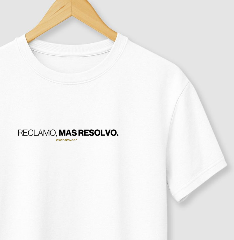Camiseta "Reclamo, mas resolvo." |OxenteWear