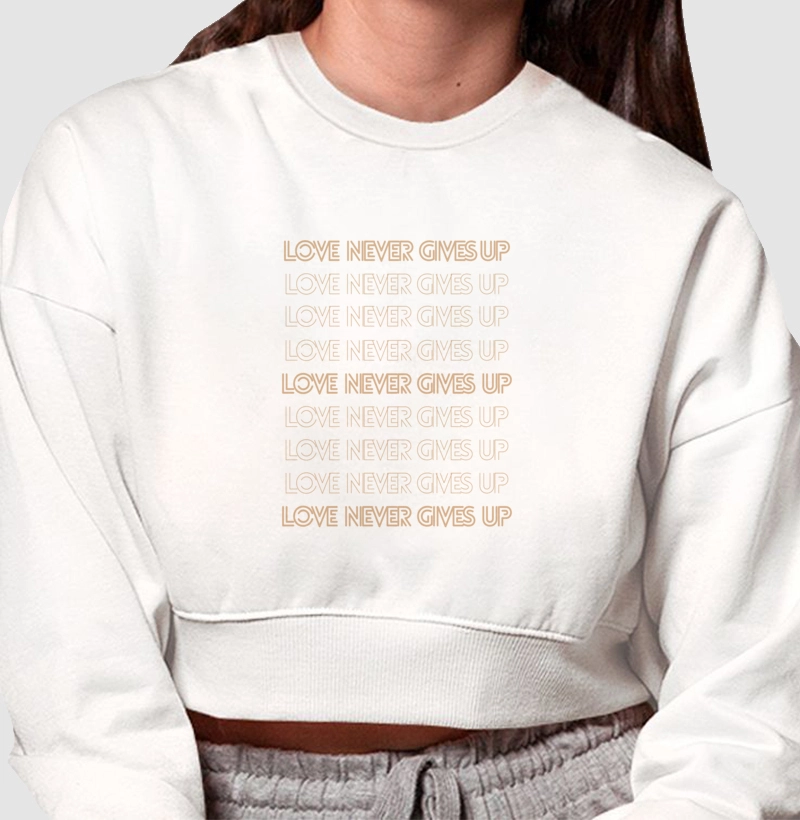 LOVE NEVER GIVES UP - amêndoa
