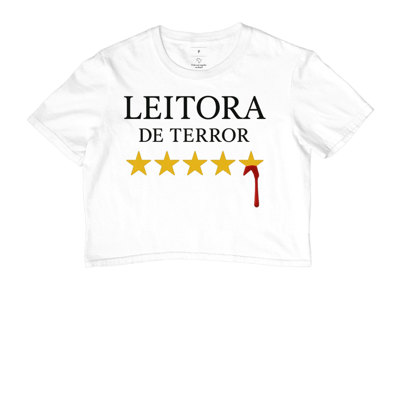 DescriçDescrição da Estampa – Leitora de Terror Cinco estrelas... ou quase. A última sangra como as páginas de um bom livro de horror. Essa estampa é para quem não tem medo do escuro — porque já habitou castelos góticos, florestas amaldiçoadas e porões que nunca deveriam ser abertos.  LEITORA DE TERROR. A avaliação é máxima — e o sangue é só um bônus.ão da Estampa – Leitora de Terror