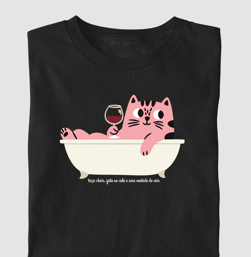 Taça cheia, gato no colo e zero vontade de sair