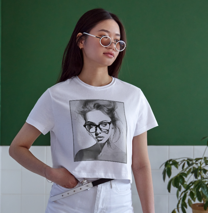 Camiseta Reserva Ink - Desenho Rosto de Mulher de Óculos