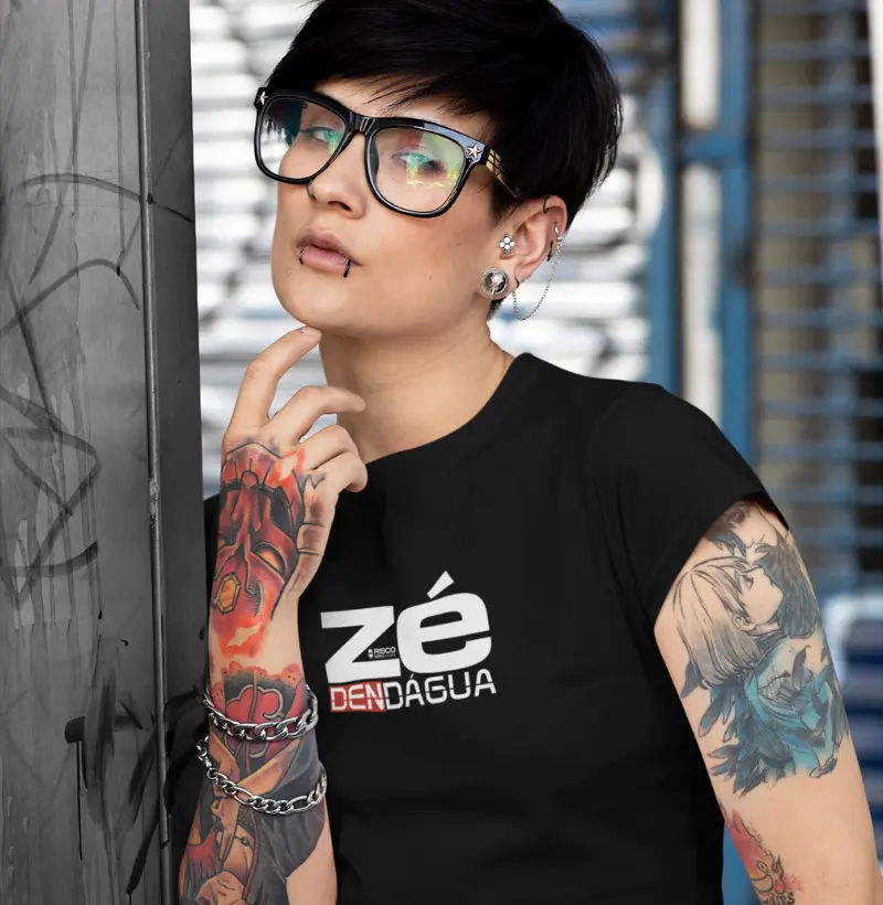 T-Shirt Feminina Preta - Zé Dendagua