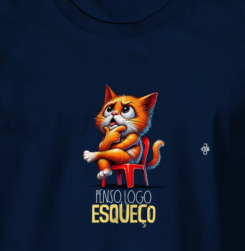 Camiseta Penso, logo esqueço