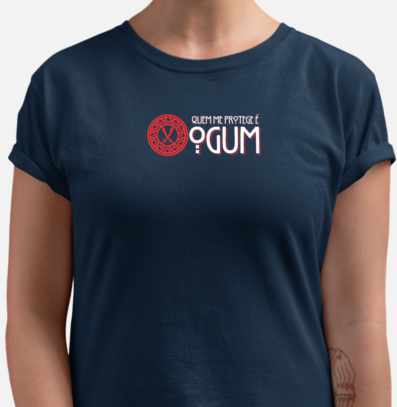 Camiseta Quem me Protege é Ogum Sombreada Azul Marinho Feminina