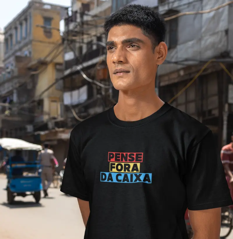 Camiseta Criativa | PENSE FORA DA CAIXA | Inovação e Ousadia | Design Impactante