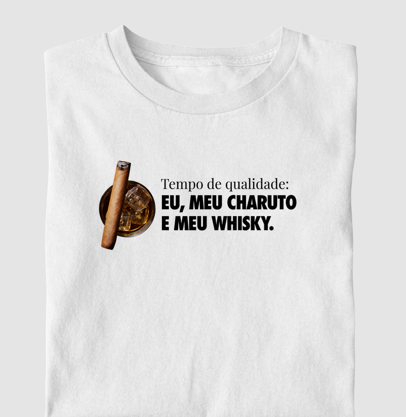 Eu, meu charuto e meu whisky.