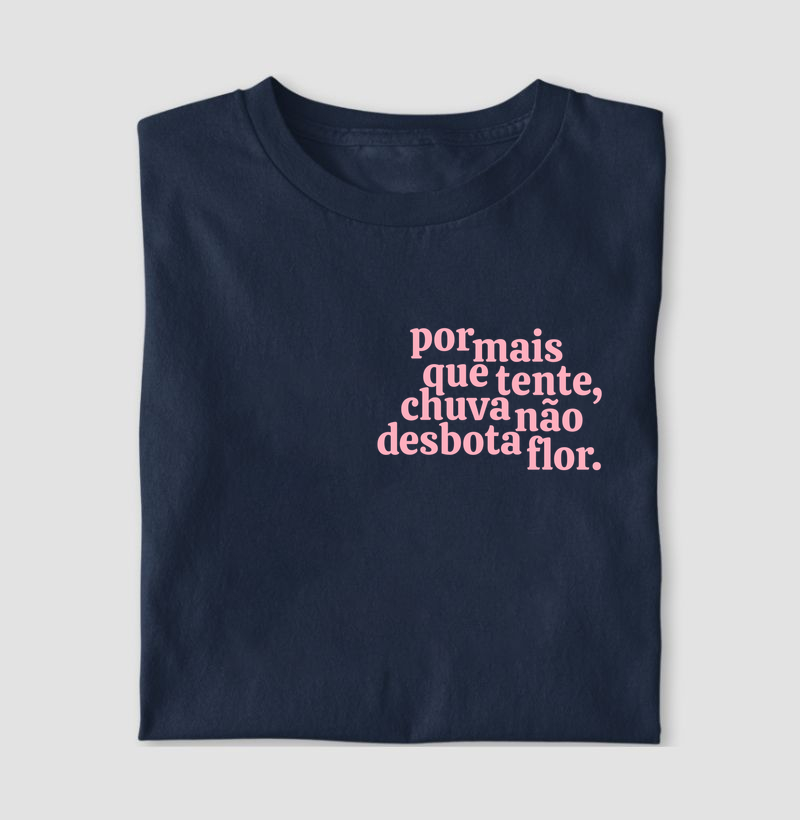 Por mais que tente chuva não desbota flor. 