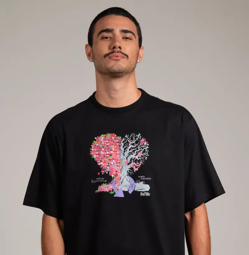 T-SHIRT OVERSIZED "HUMANOS E MONSTROS" / ÁRVORE-CORAÇÃO 