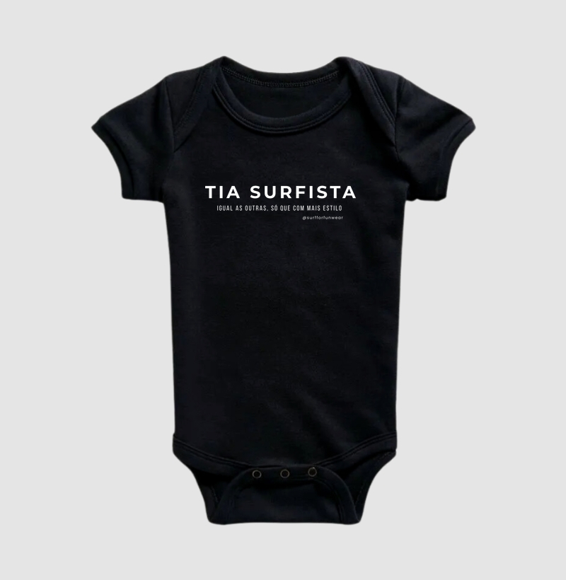 Tia surfista. Igual as outras, mas que com mais estilo.