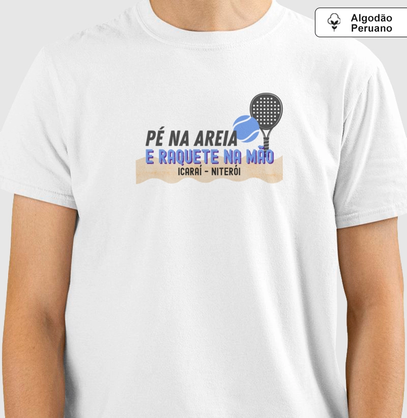 Pé na areia e raquete na mão Premium