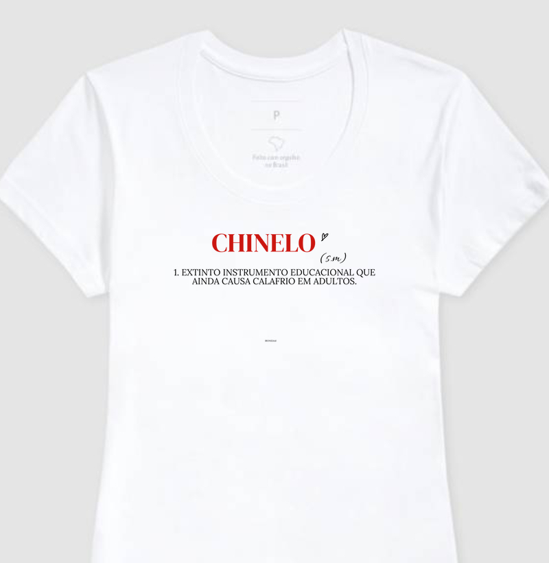 CAMISETA ESPECIAL MÃE IRONIZADA- DICIONÁRIO "CHINELO (s.m) : "1. Extinto instrumento educacional que ainda causa calafrio em adultos."