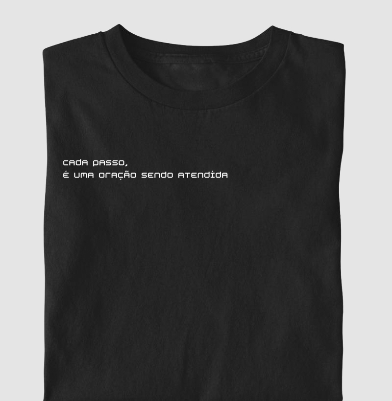 Camiseta com estampa "Cada passo é uma oração"- 100% algodão