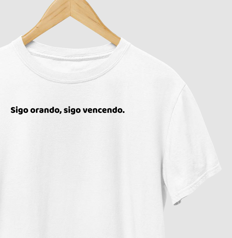 CAMISETA SIGO ORANDO