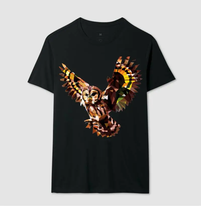 Camiseta Coruja em voo penas amarelas