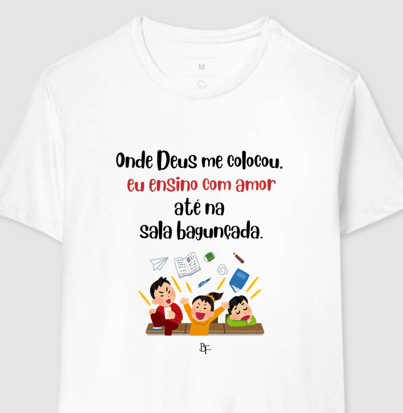 Onde Deus me colocou, eu ensino com amor até na  sala bagunçada.