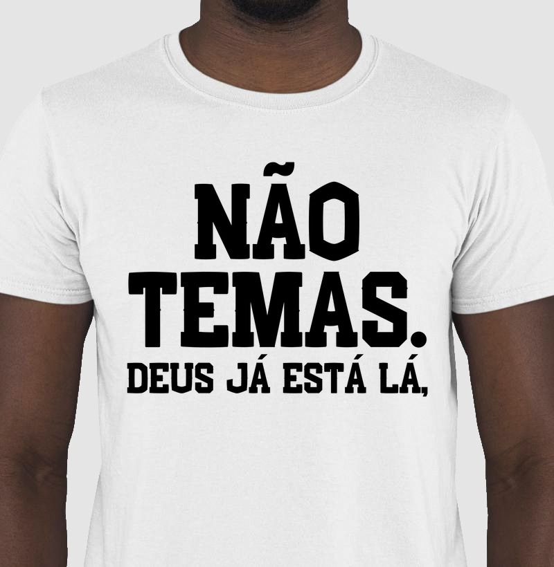 Camiseta Cristã "Não Temas. Deus Já Está Lá" – Confiança em Quem Vai à Frente