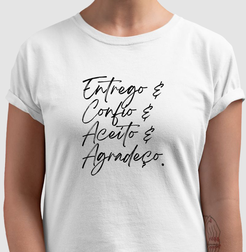 Camiseta Entrego confio aceito agradeço
